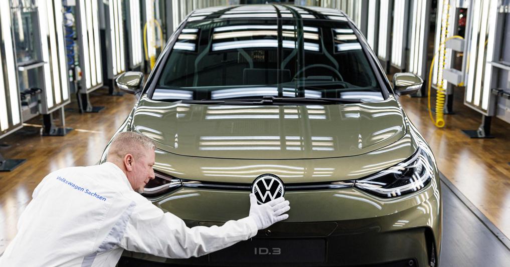 Volkswagen vede rosa per il 2023 il titolo vola. Fabbrica da 2